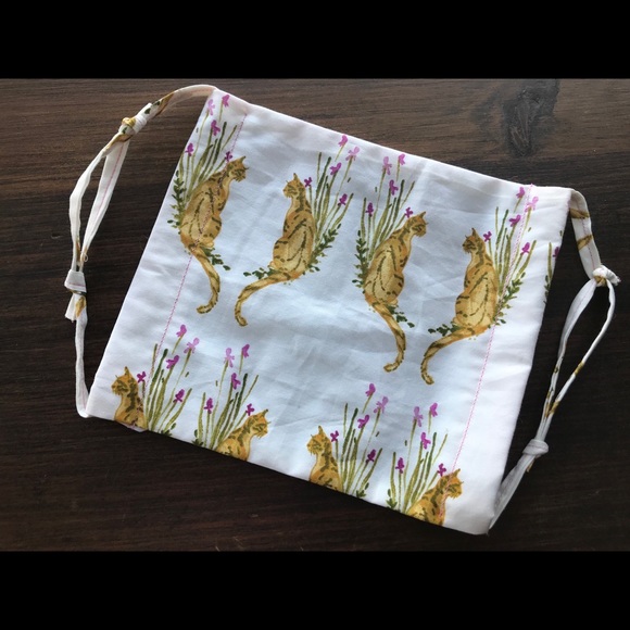 Mask with Cat Pattern - Picture 2 of 3